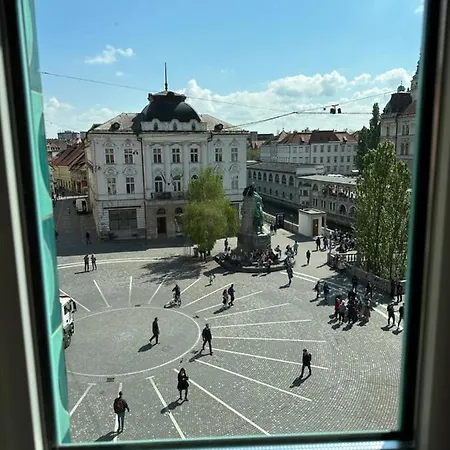 Triple Bridge Apartment *