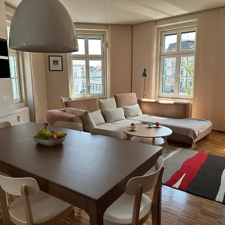 Triple Bridge Apartment *