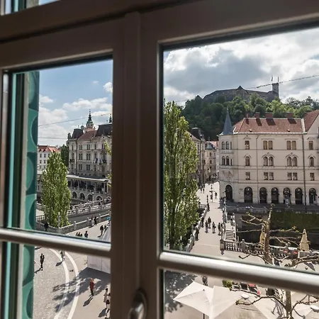 Triple Bridge Apartment *