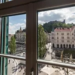 Triple Bridge Апартаменти *